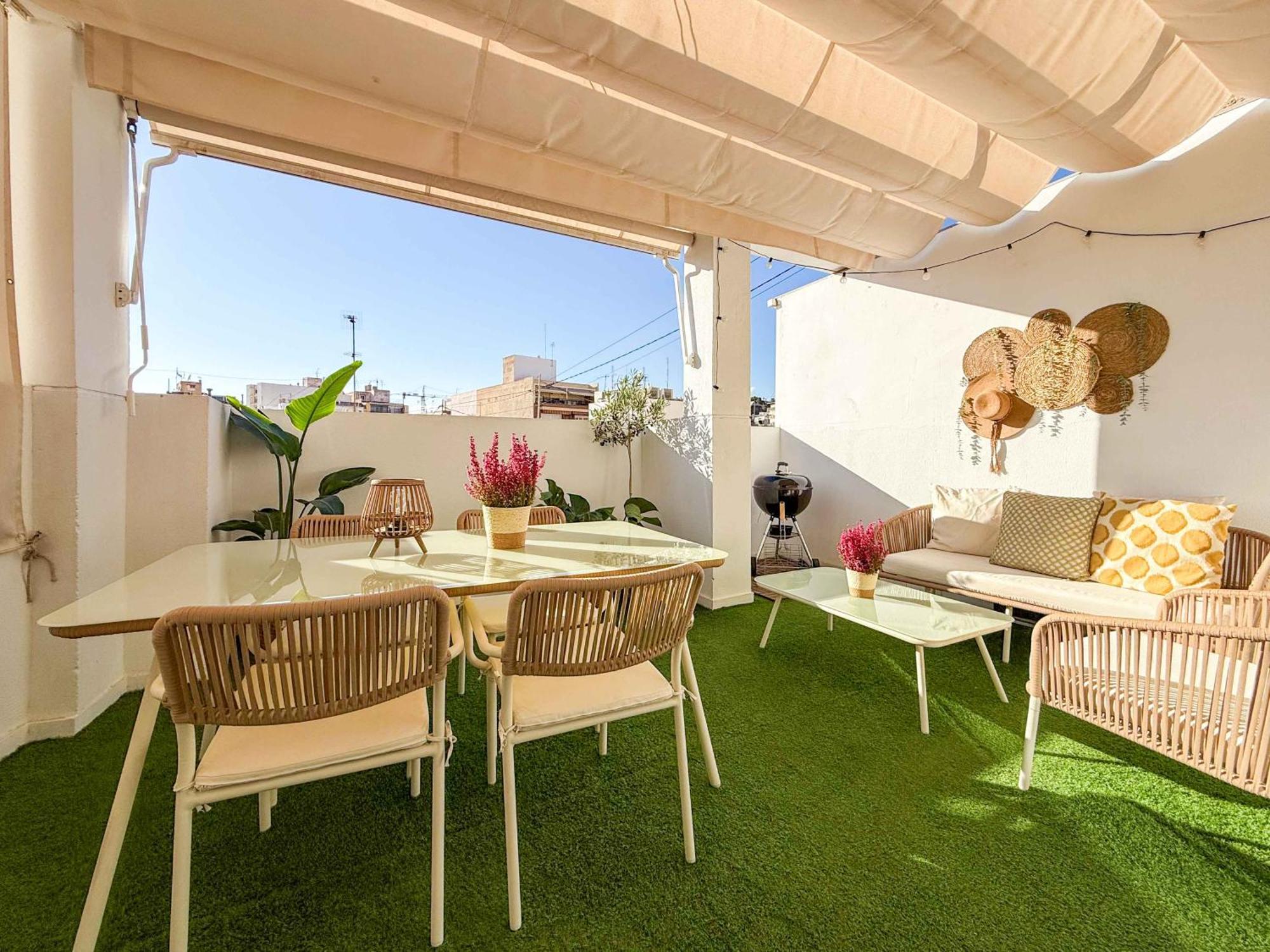 El Atico Del Mercado. Un Lugar Dificil De Olvidar. Alicante Exterior foto