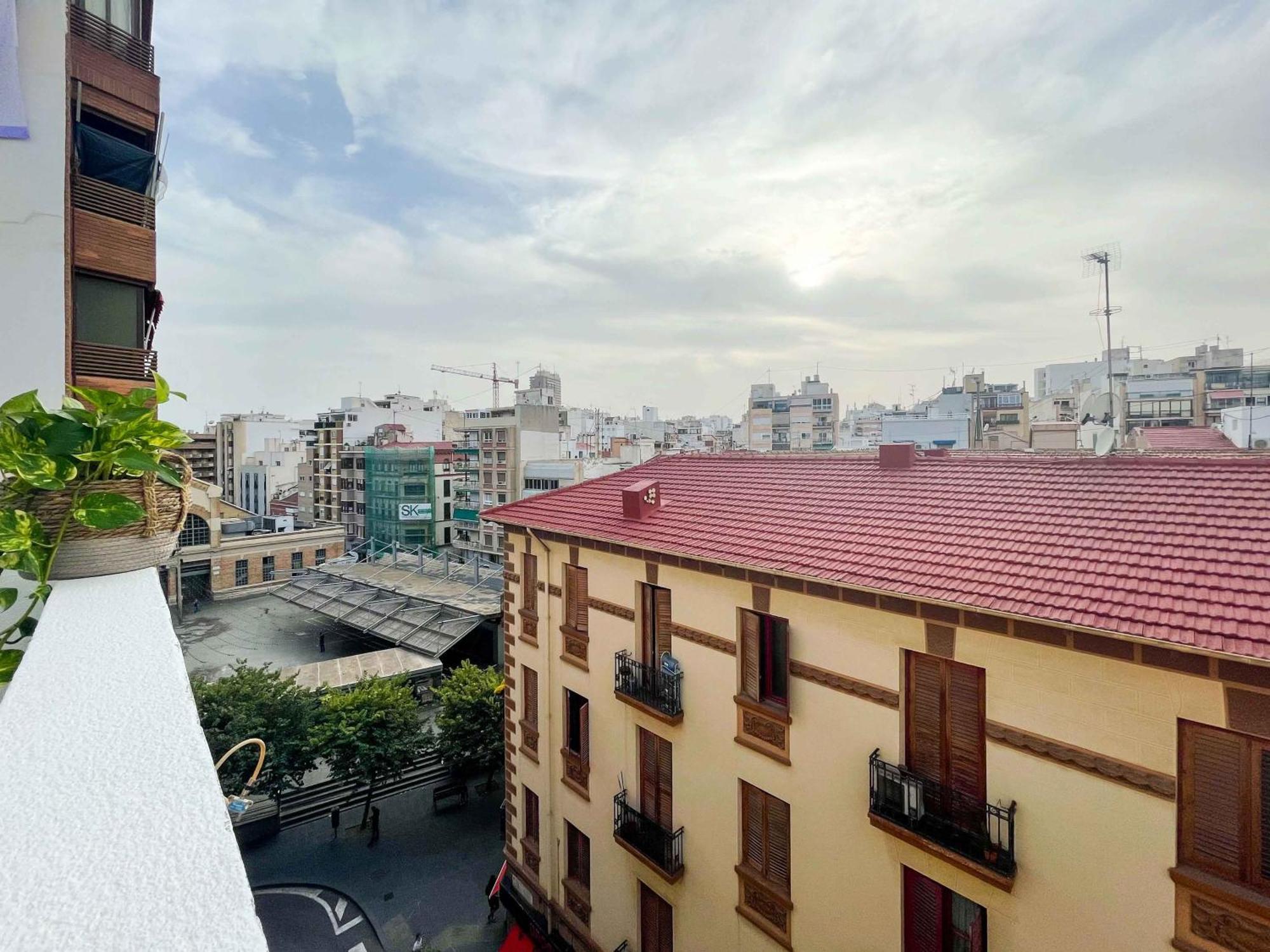 El Atico Del Mercado. Un Lugar Dificil De Olvidar. Alicante Exterior foto