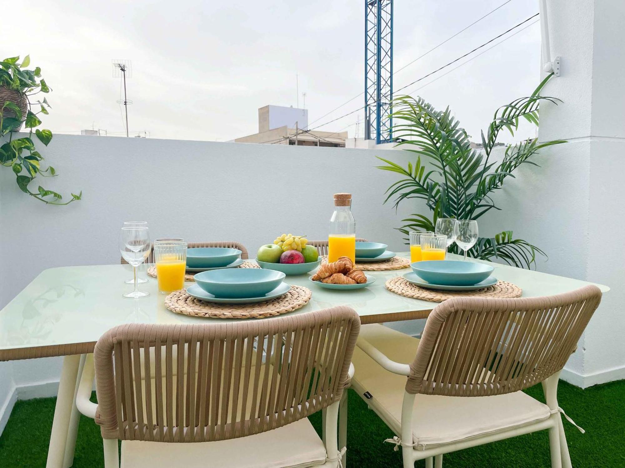 El Atico Del Mercado. Un Lugar Dificil De Olvidar. Alicante Exterior foto